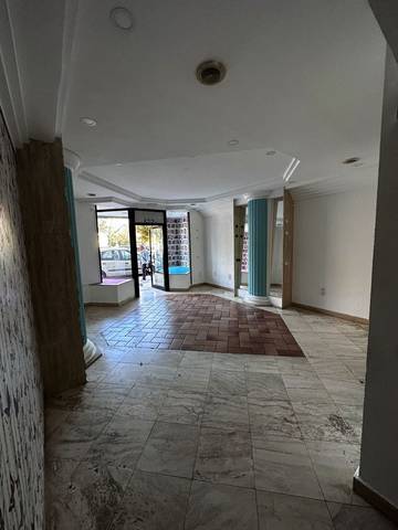 Local comercial en Alquiler en Avenida de Abril - 9 de Octubre