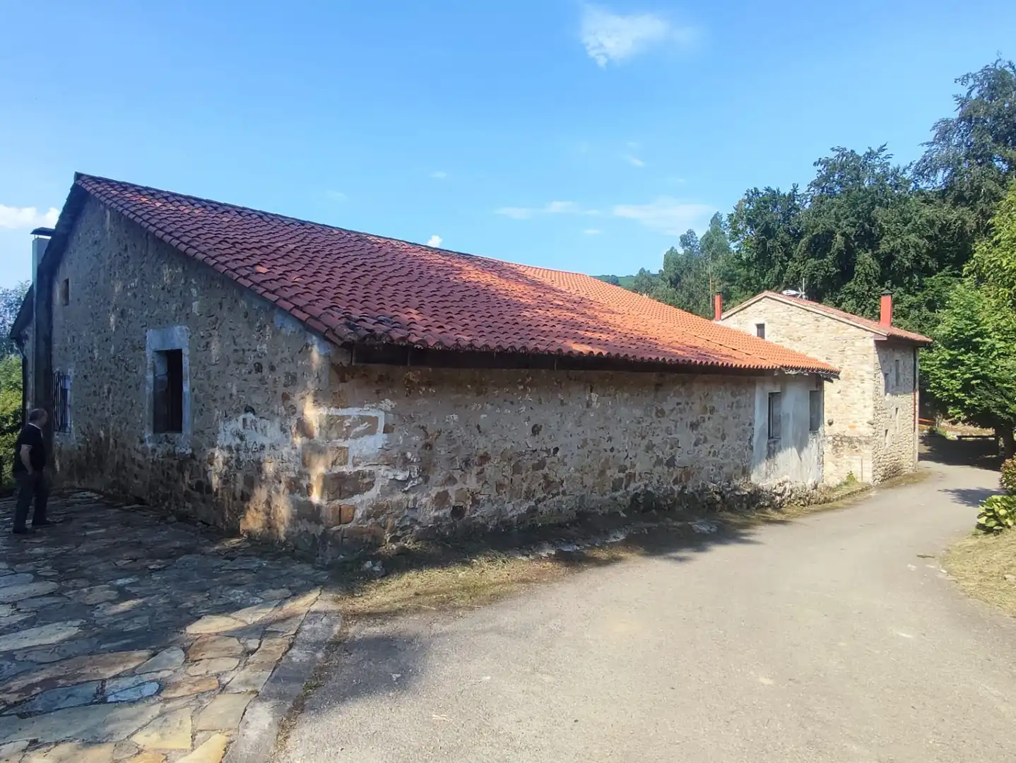 Vista exterior de Casa adosada en venda en Corvera de Toranzo amb Calefacció, Jardí privat i Parquet