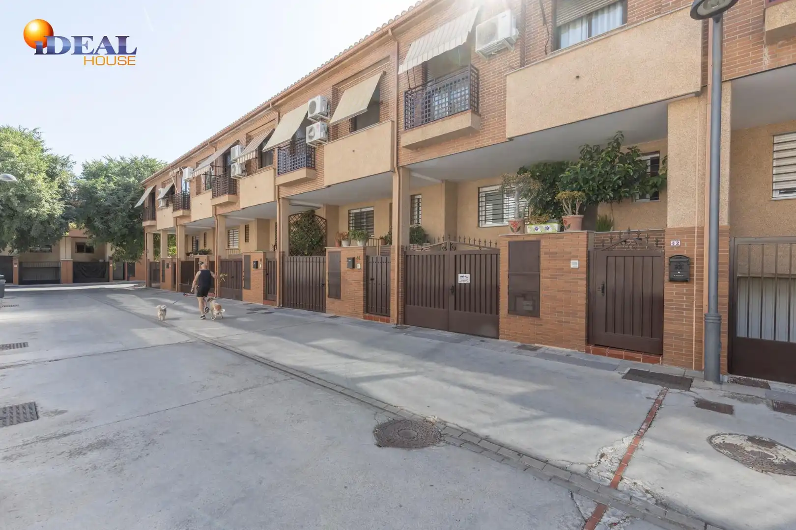 Vista exterior de Casa adosada en venda en Armilla amb Calefacció