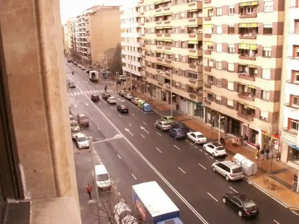 Außenansicht von Wohnung zur Miete in Salamanca Capital mit Balkon