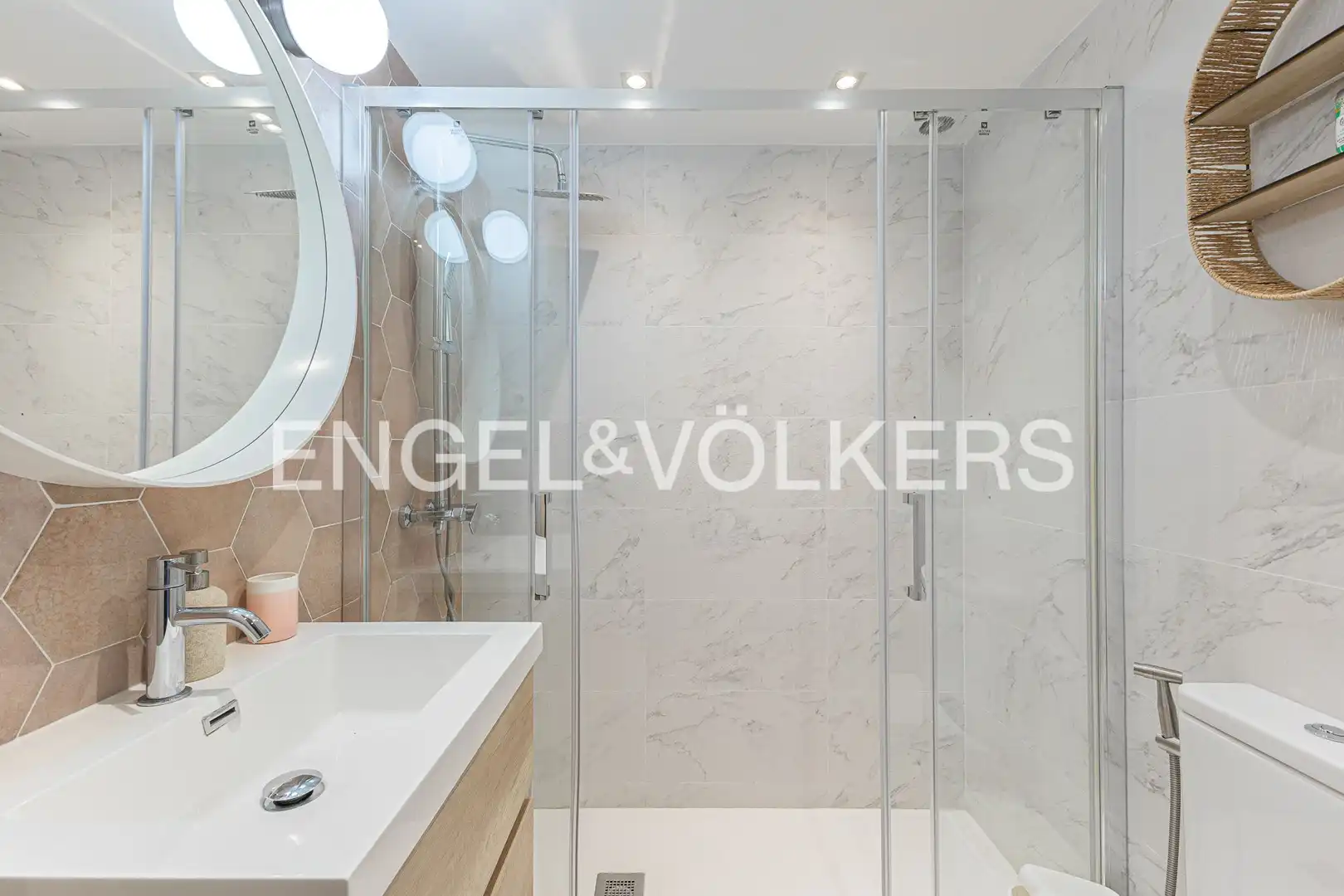 Baño de Piso de alquiler en Barcelona con Aire acondicionado, Calefacción y Parquet