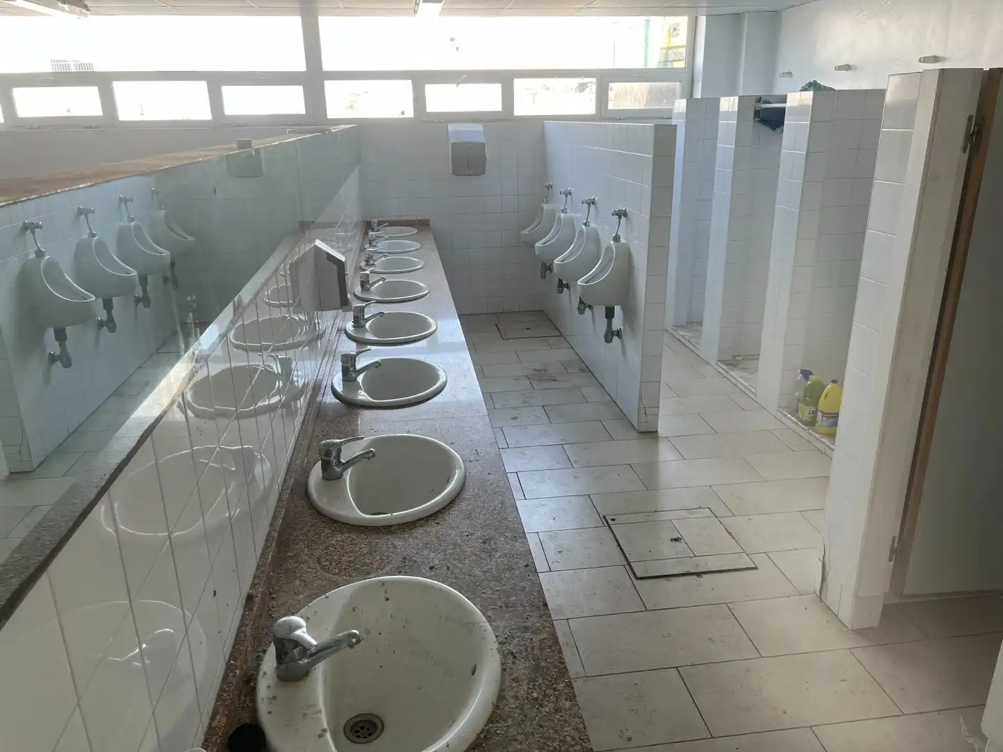 Bany de Nau industrial de lloguer en Cambre 