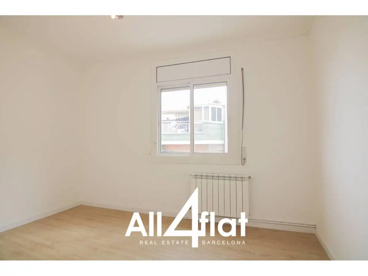 Bedroom of Flat for rent in Barcelona  with Heating, Parquet flooring and Alarm