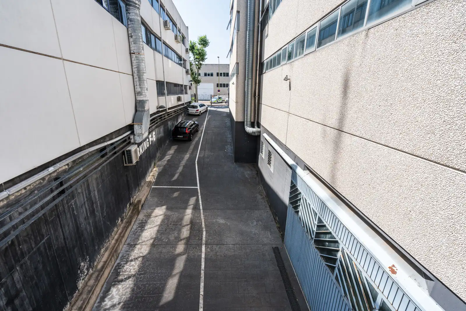 Parkplatz von Fabrikhallen zur Miete in Móstoles