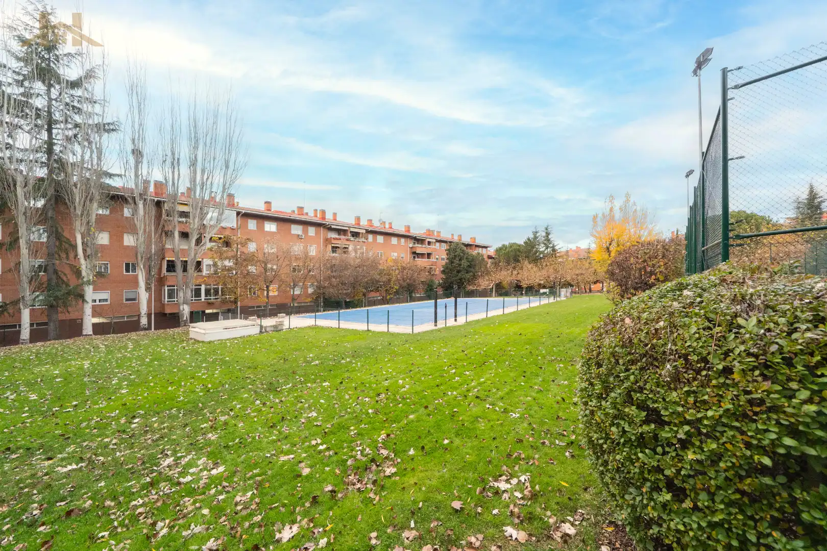 Jardí de Dúplex en venda en Collado Villalba amb Calefacció, Terrassa i Piscina comunitària