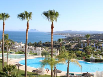 Piscina de Apartament en venda en Manilva amb Aire condicionat, Terrassa i Piscina