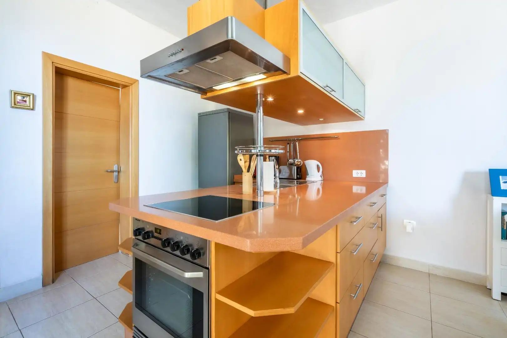 Cuina de Casa o xalet en venda en Guía de Isora amb Aire condicionat, Jardí privat i Terrassa