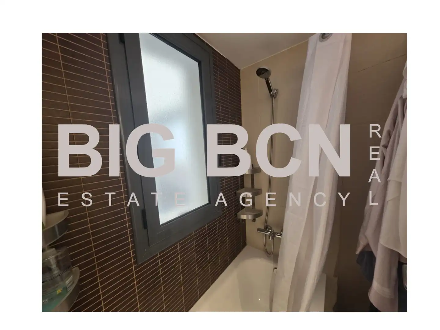 Bathroom of Flat for sale in Barcelona  with Air Conditioner, Heating and Parquet flooring