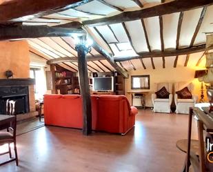 Sala d'estar de Casa o xalet en venda en Bobadilla amb Calefacció, Traster i Moblat