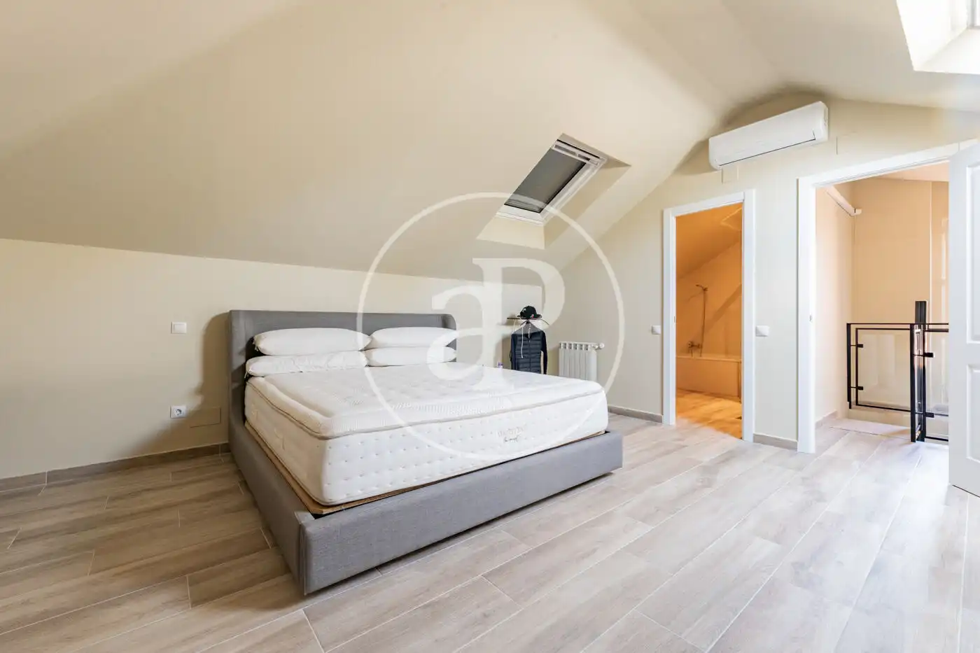 Habitación de Casa o chalet de alquiler en Pozuelo de Alarcón con Aire acondicionado, Calefacción y Jardín privado