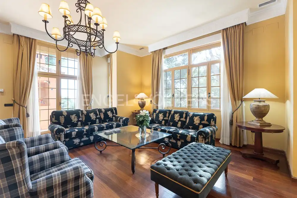 Sala d'estar de Casa o xalet en venda en Sagunto / Sagunt amb Calefacció, Jardí privat i Parquet