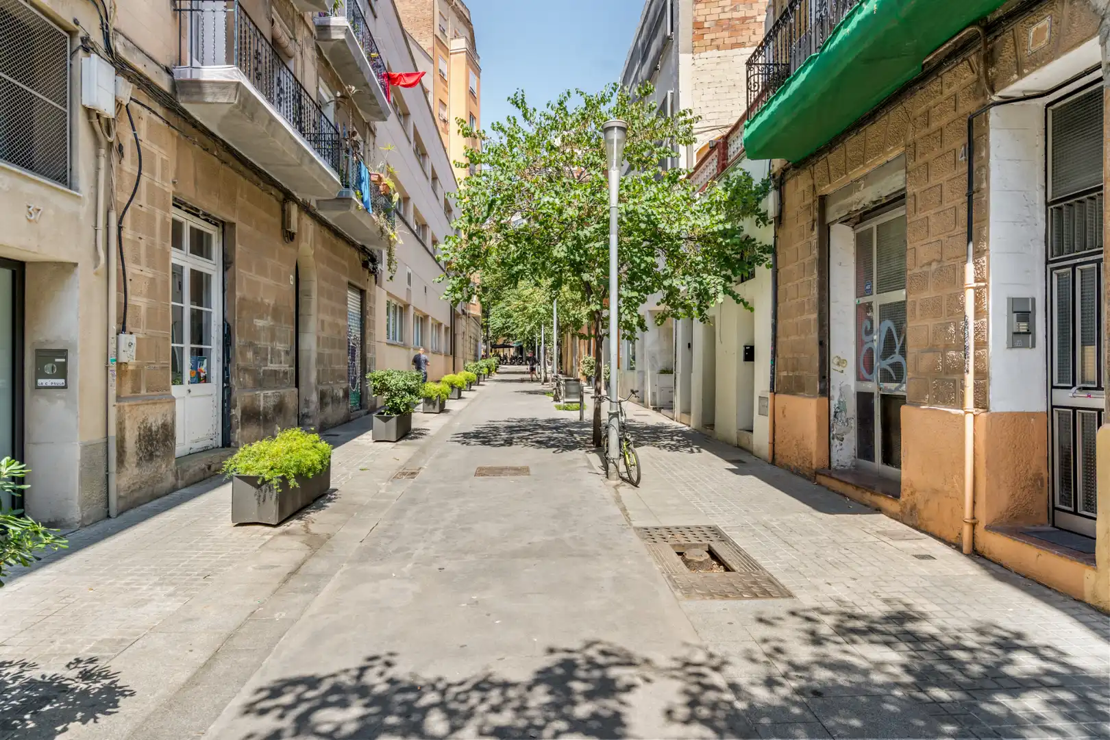 Außenansicht von Wohnung zum Verkauf in Barcelona mit Klimaanlage, Heizung und Balkon