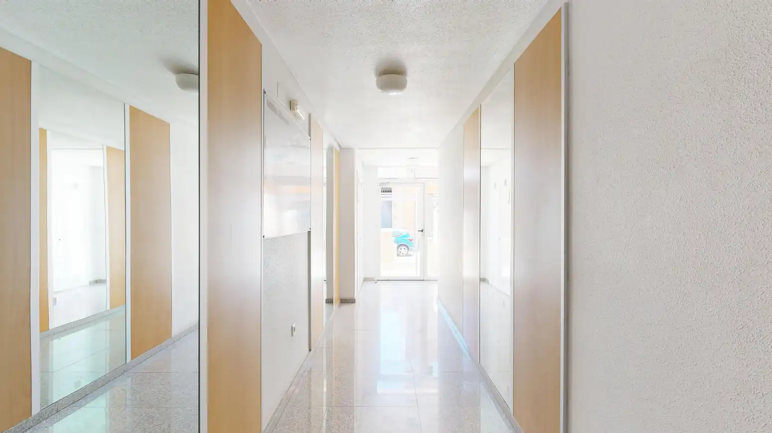 Wohnung zum Verkauf in Cartagena mit Privatgarten, Terrasse und Abstellraum