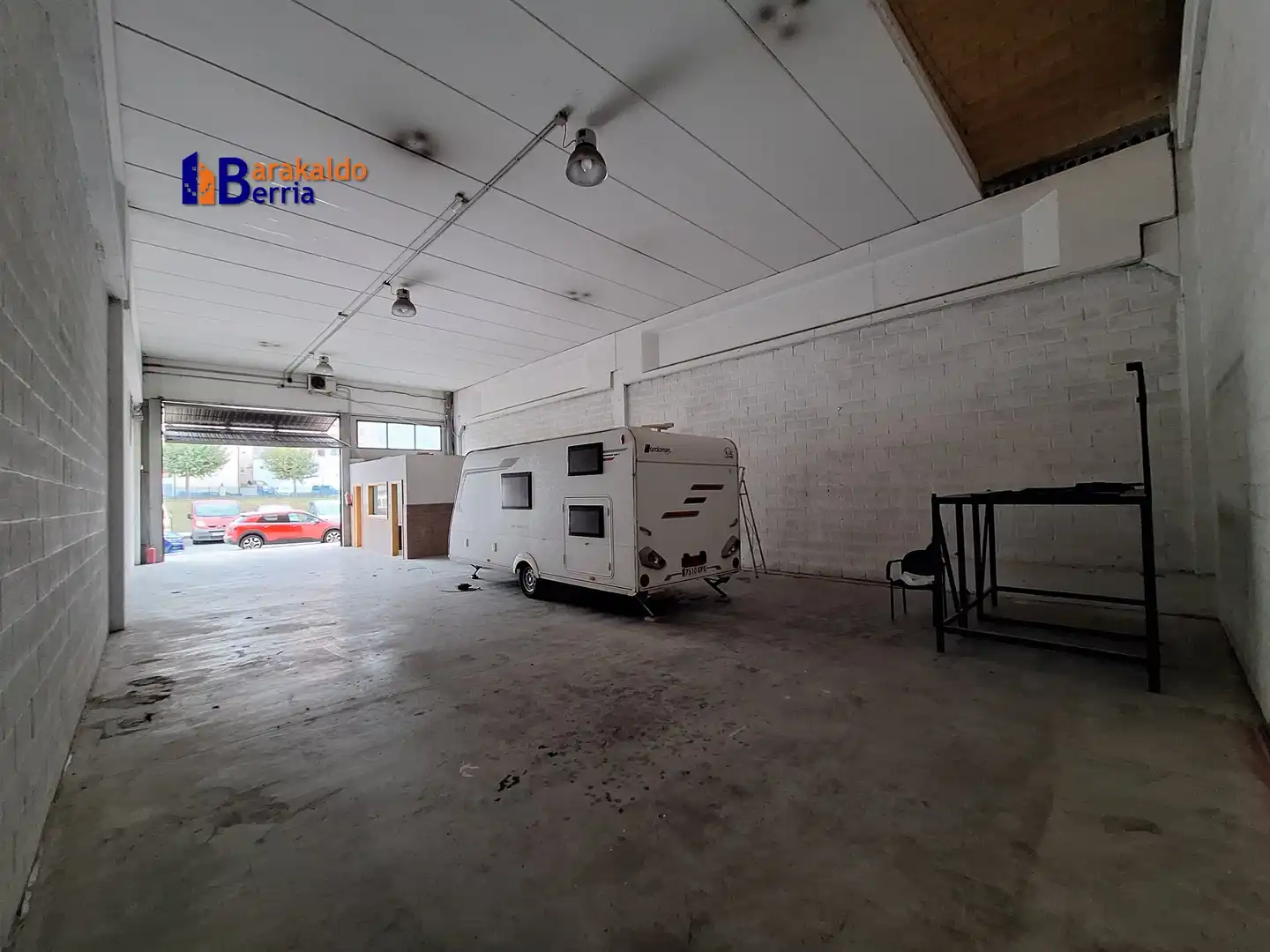 Parkplatz von Fabrikhallen zur Miete in Bagatza - San Vicente