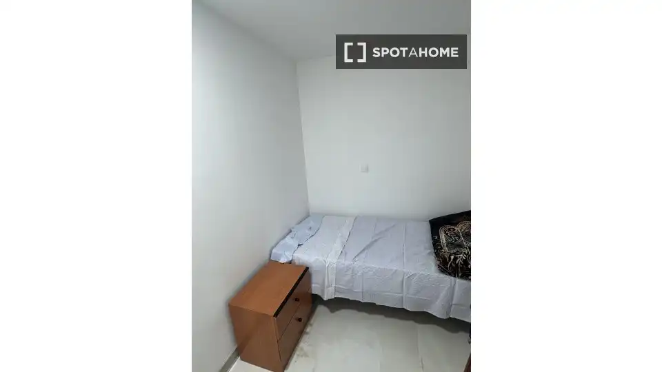 Bedroom of Flat for share in Alicante / Alacant  with Air Conditioner, Heating and Furnished