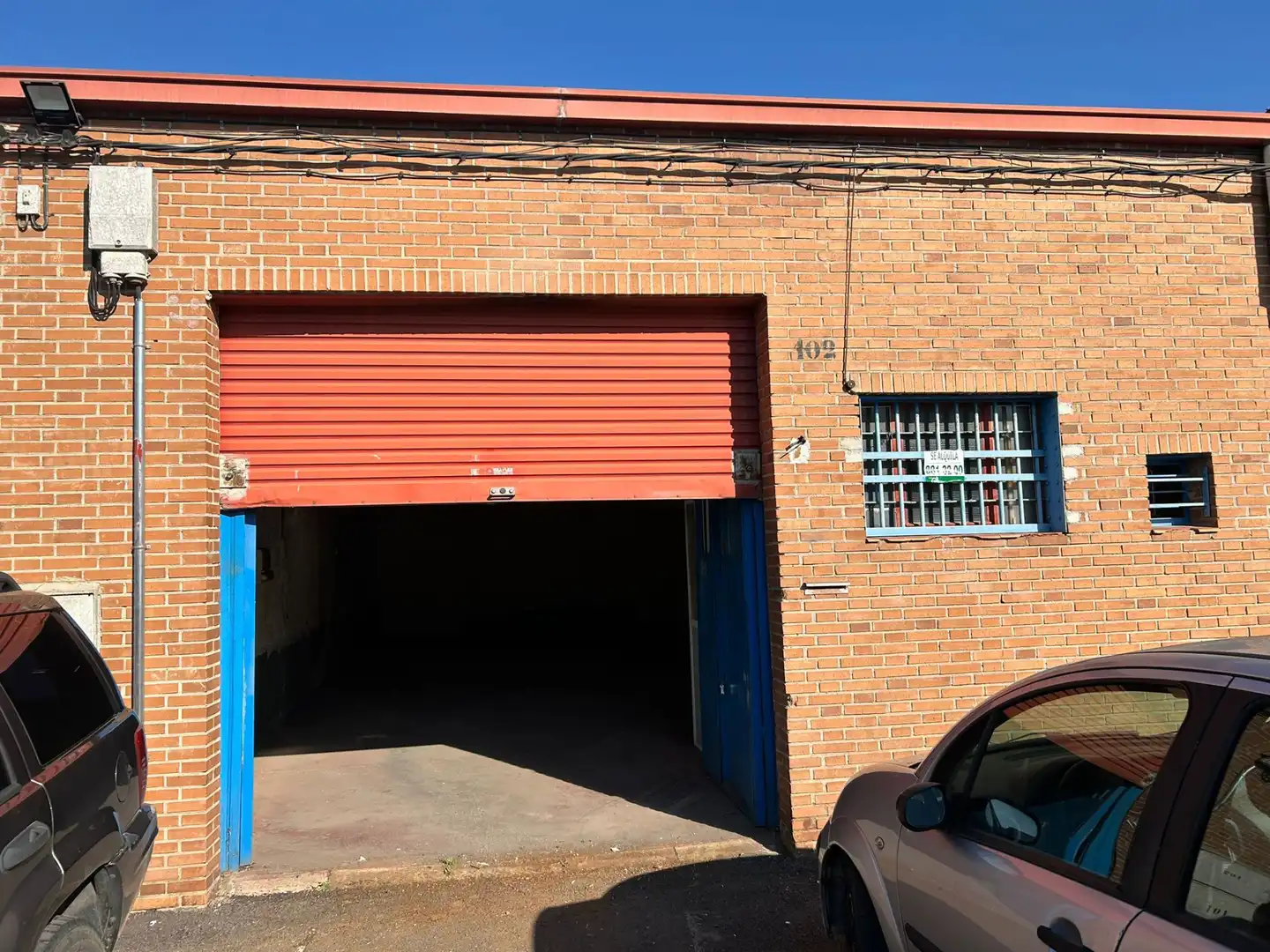 Vista exterior de Nave industrial de alquiler en Alcalá de Henares