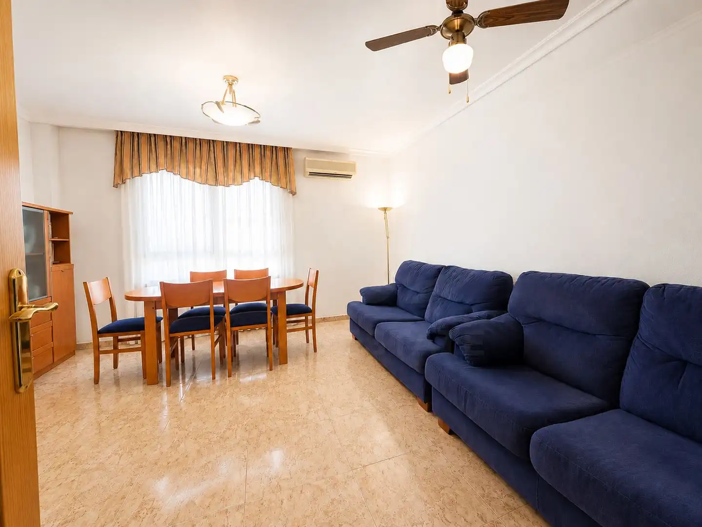 Sala d'estar de Pis en venda en Murcia amb Aire condicionat