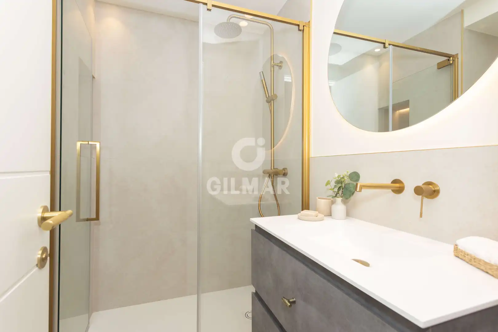 Bathroom of Flat for sale in Madrid  with Heating, Private garden and Storage room