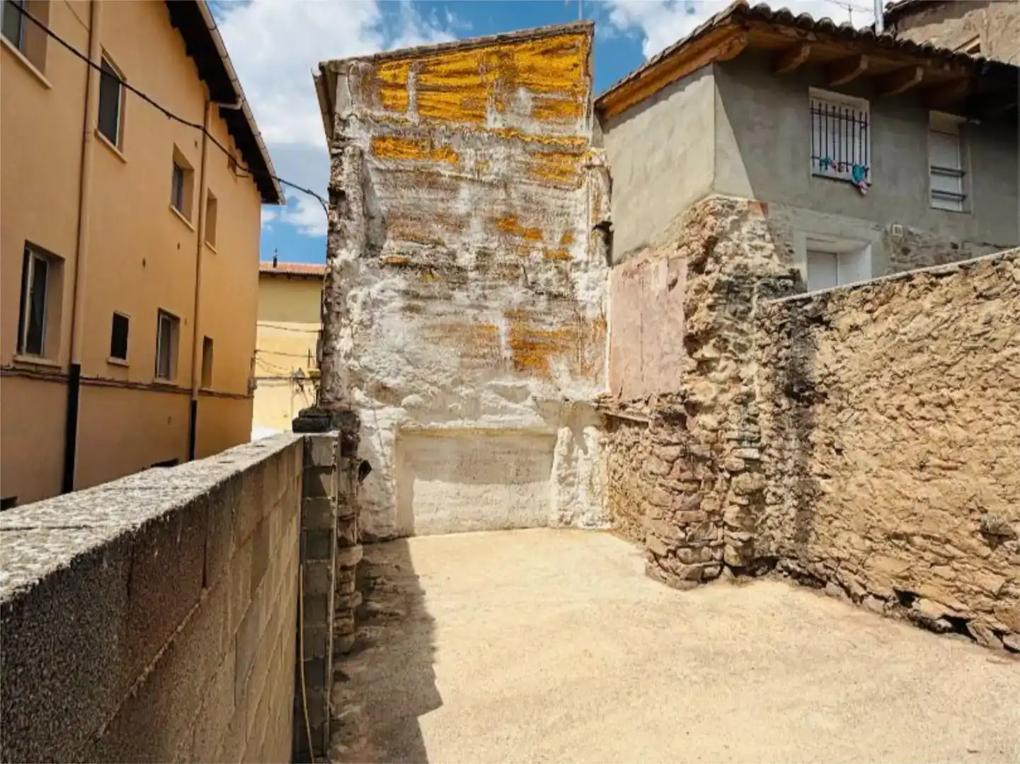 Vista exterior de Piso en venta en Cedrillas con Trastero, Amueblado y Balcón