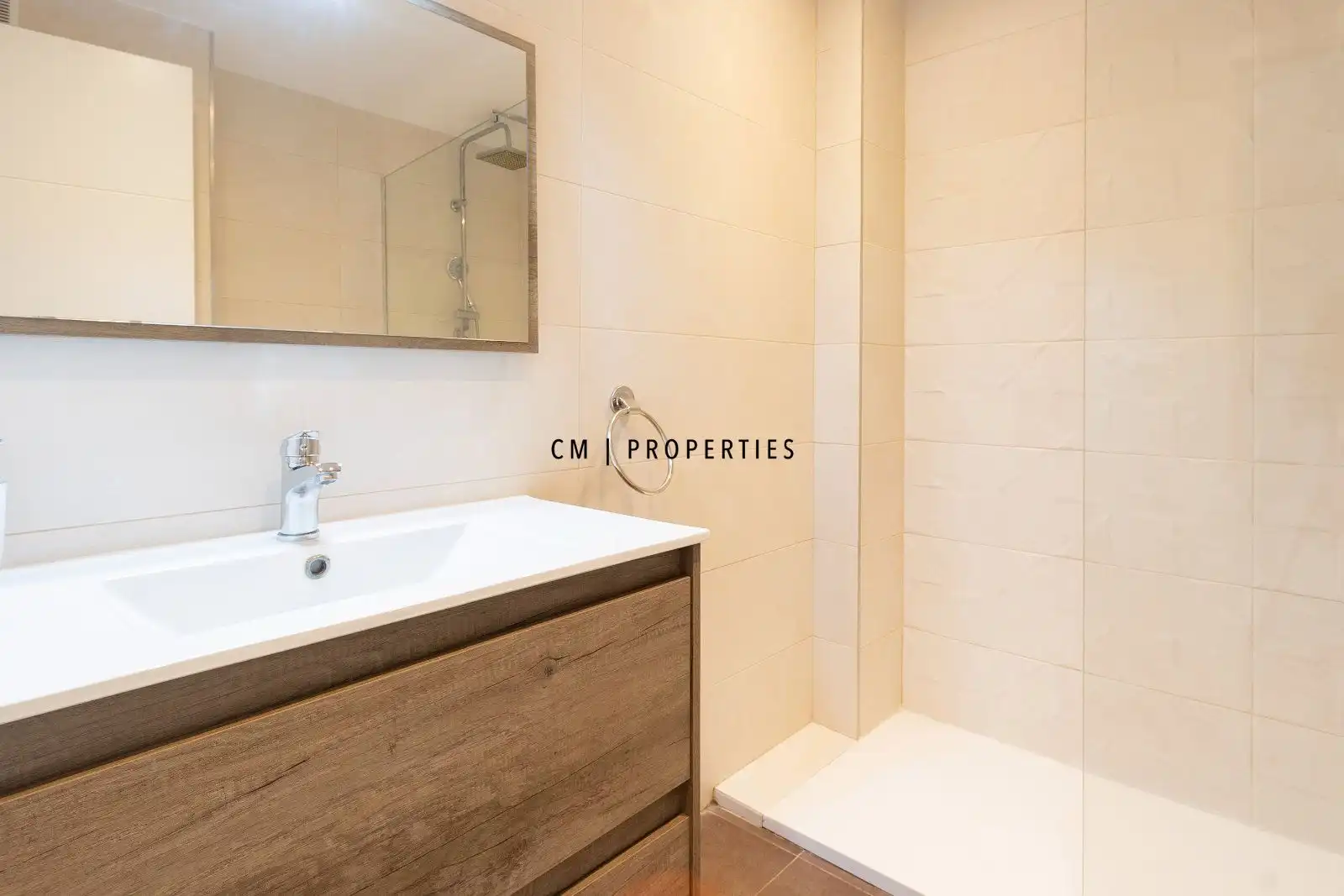 Badezimmer von Wohnung zur Miete in Valencia mit Klimaanlage, Heizung und Terrasse