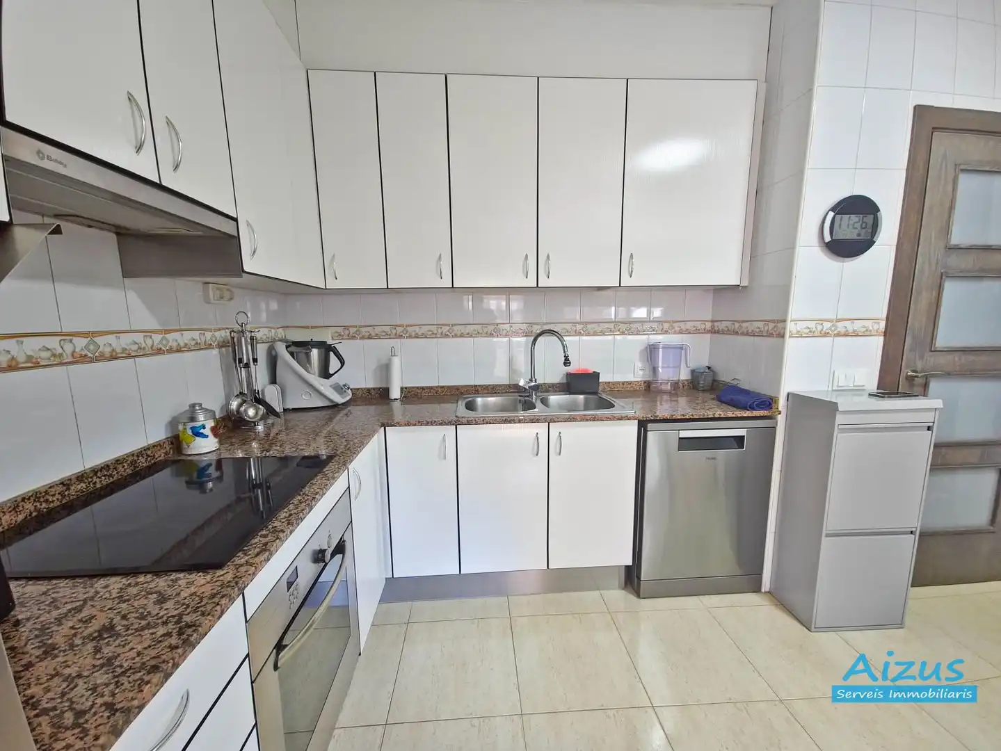 Cocina de Casa adosada en venta en Santa Perpètua de Mogoda con Aire acondicionado, Calefacción y Terraza