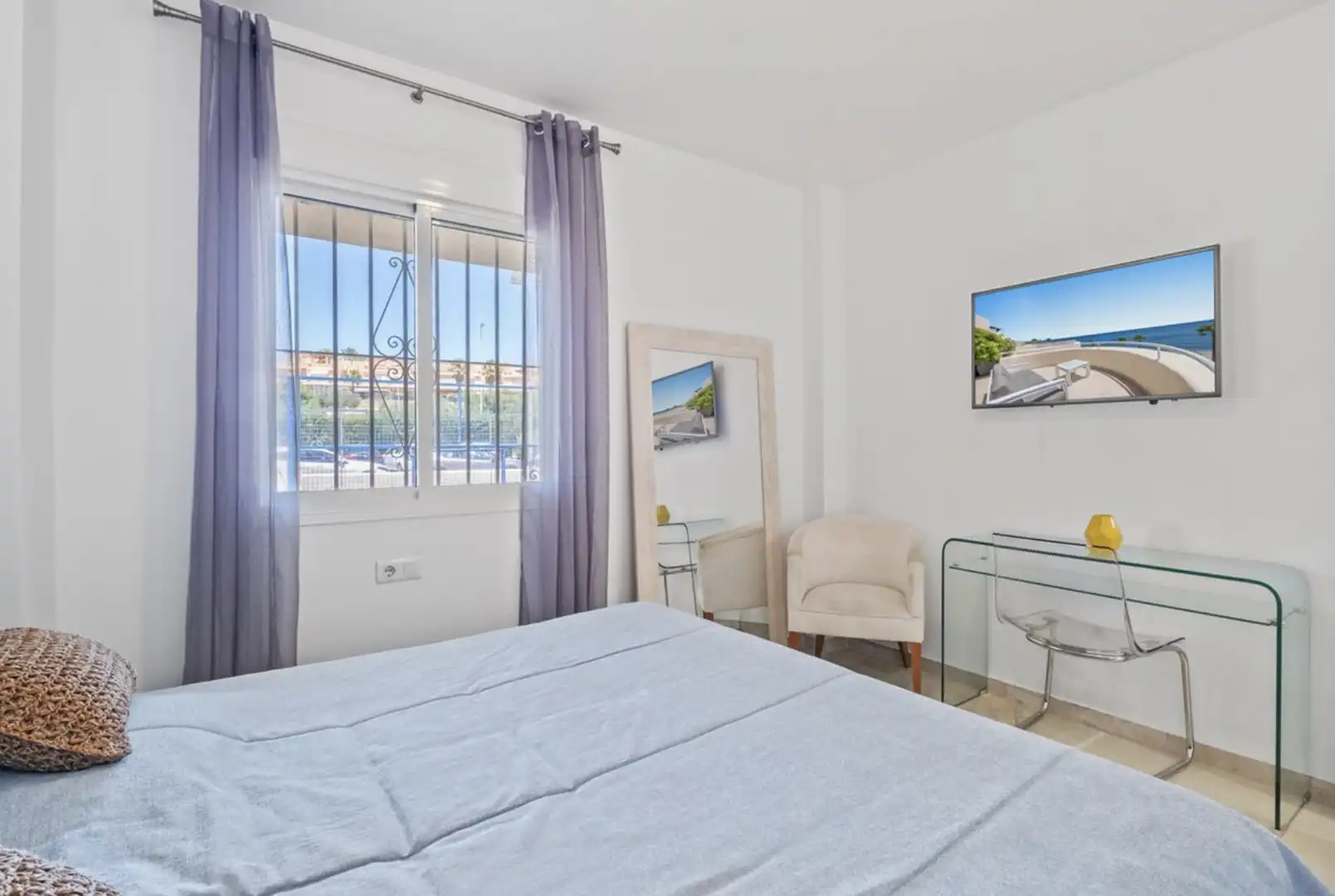 Habitación de Apartamento en venta en Estepona con Aire acondicionado, Calefacción y Terraza