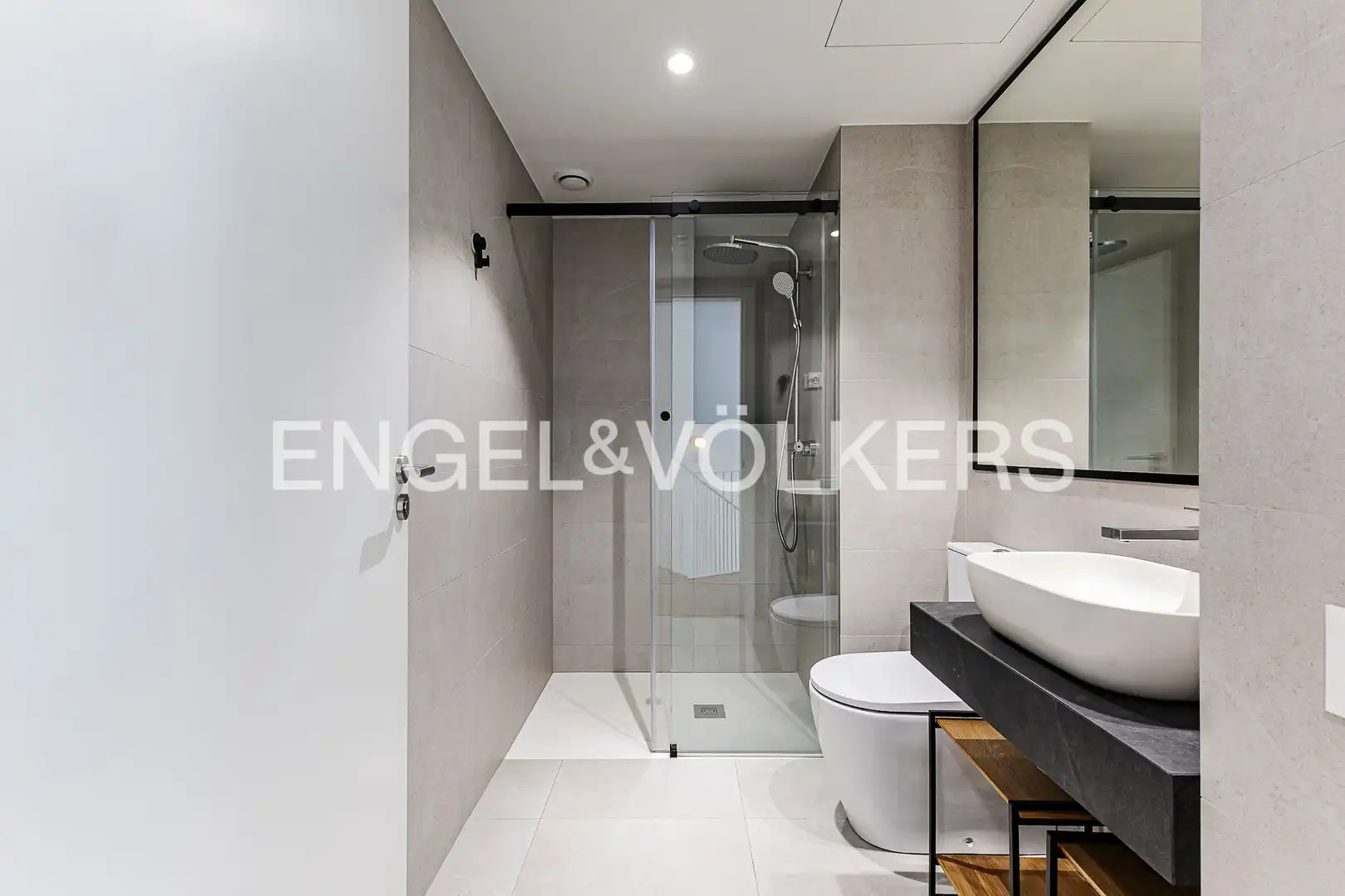 Bathroom of Duplexes for rent in Barcelona  with Air Conditioner, Heating and Private garden