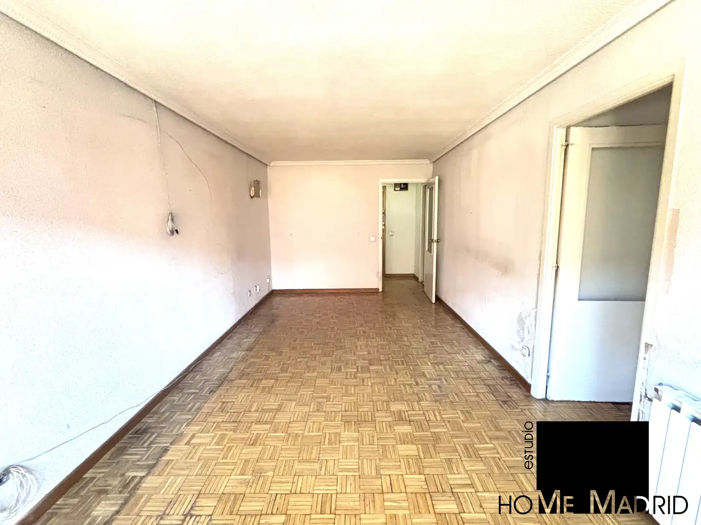 Sala de estar de Piso en venta en  Madrid Capital con Calefacción, Parquet y Terraza