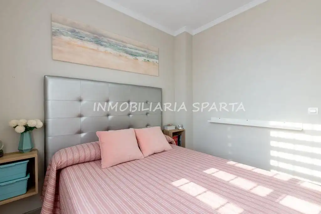 Schlafzimmer von Einfamilien-Reihenhaus zum Verkauf in Umbrete mit Klimaanlage