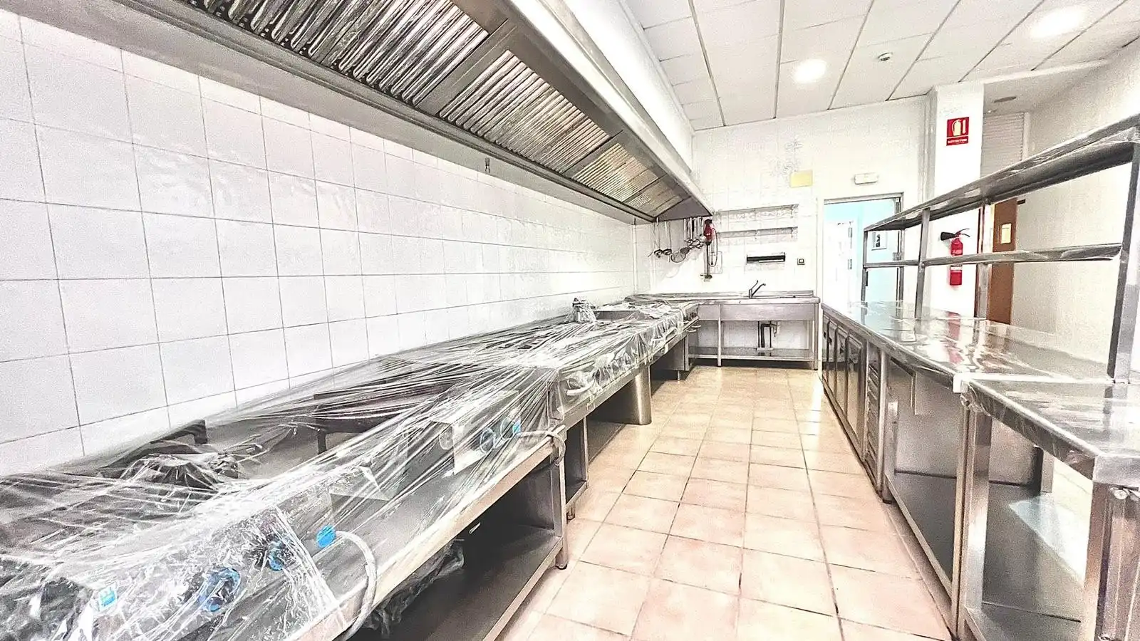 Cocina de Edificio en venta en Los Montesinos con Alarma