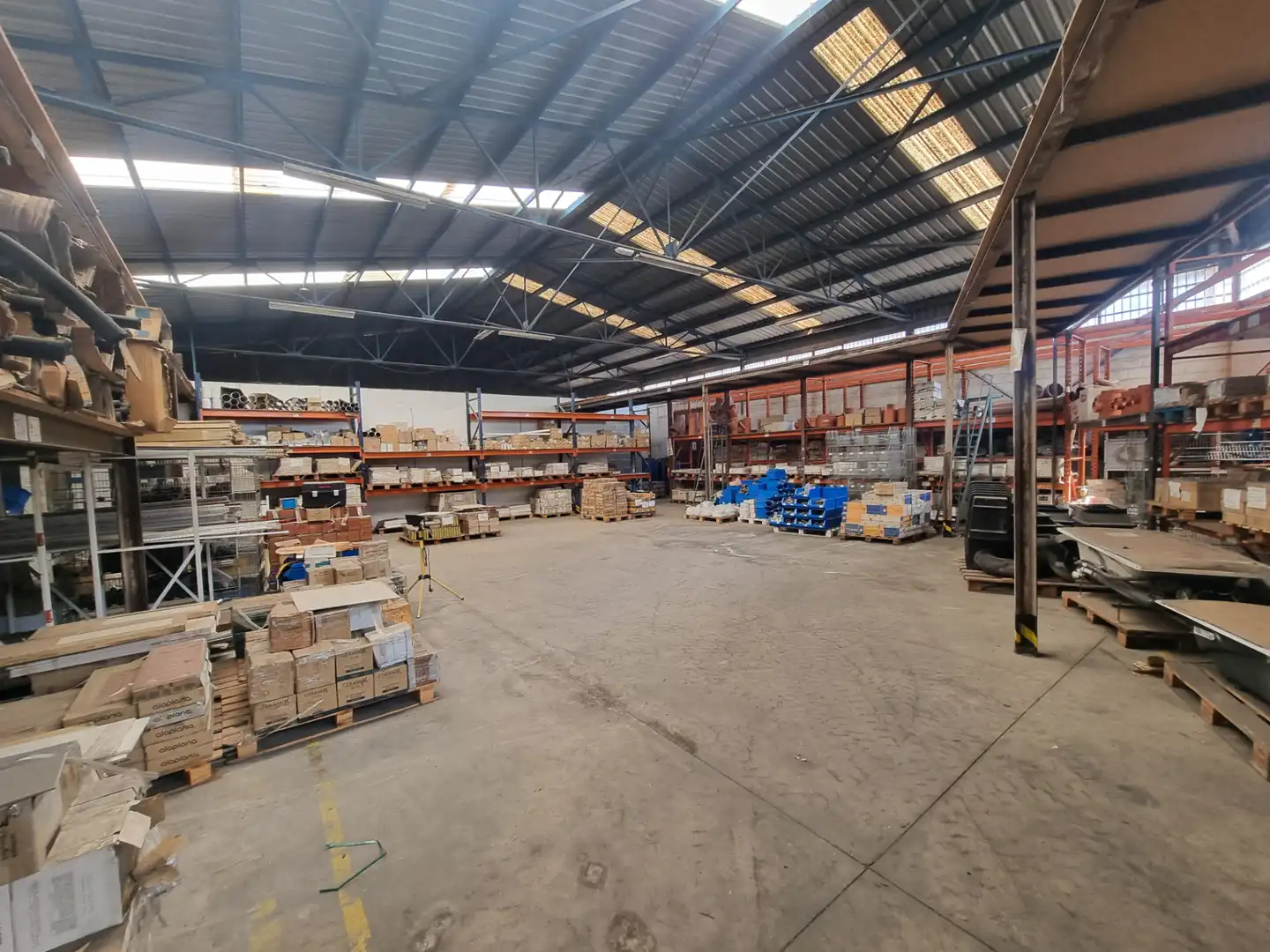 Nau industrial en venda en Almería amb Calefacció i Alarma