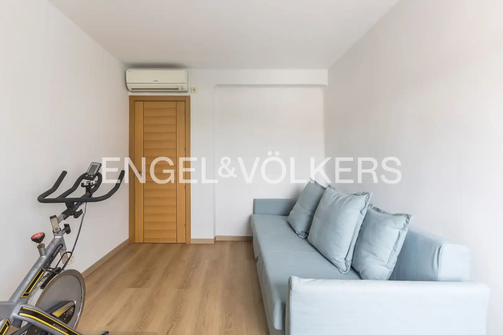 Wohnung zum Verkauf in Madrid mit Klimaanlage, Heizung und Privatgarten