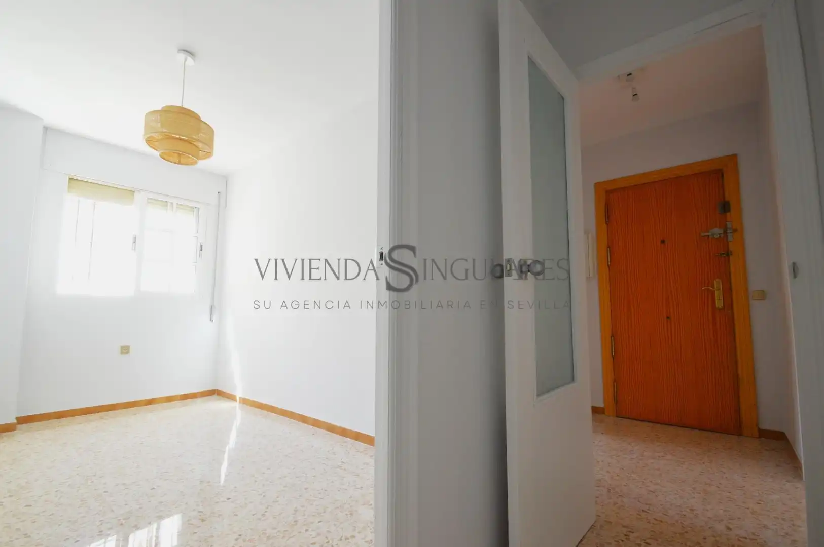 Flat for sale in Sevilla  with Air Conditioner, Private garden and Terrace