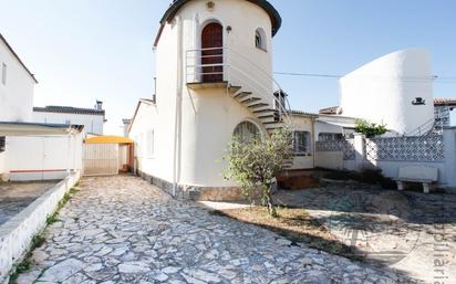 Exterior view of House or chalet for sale in Empuriabrava  with Private garden