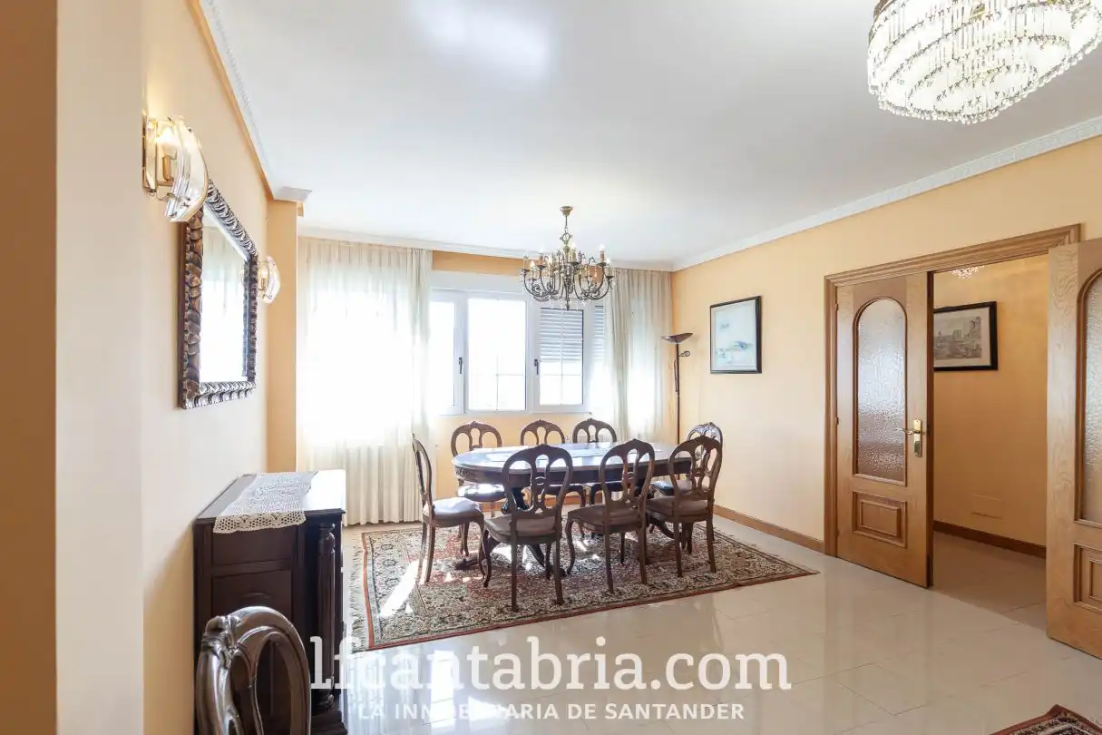 Comedor de Casa o chalet en venta en Santa Cruz de Bezana con Calefacción, Jardín privado y Trastero