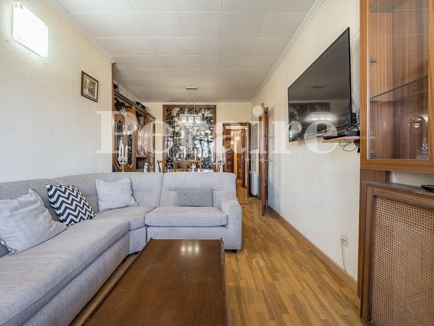 Living room of Flat for sale in  Barcelona Capital  with Air Conditioner, Heating and Parquet flooring