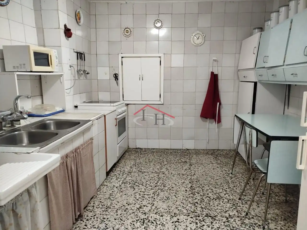 Cuina de Casa o xalet en venda en León Capital  amb Calefacció, Jardí privat i Traster