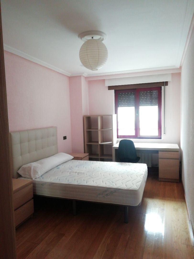 Bedroom of Flat to rent in Salamanca Capital  with Air Conditioner, Heating and Parquet flooring