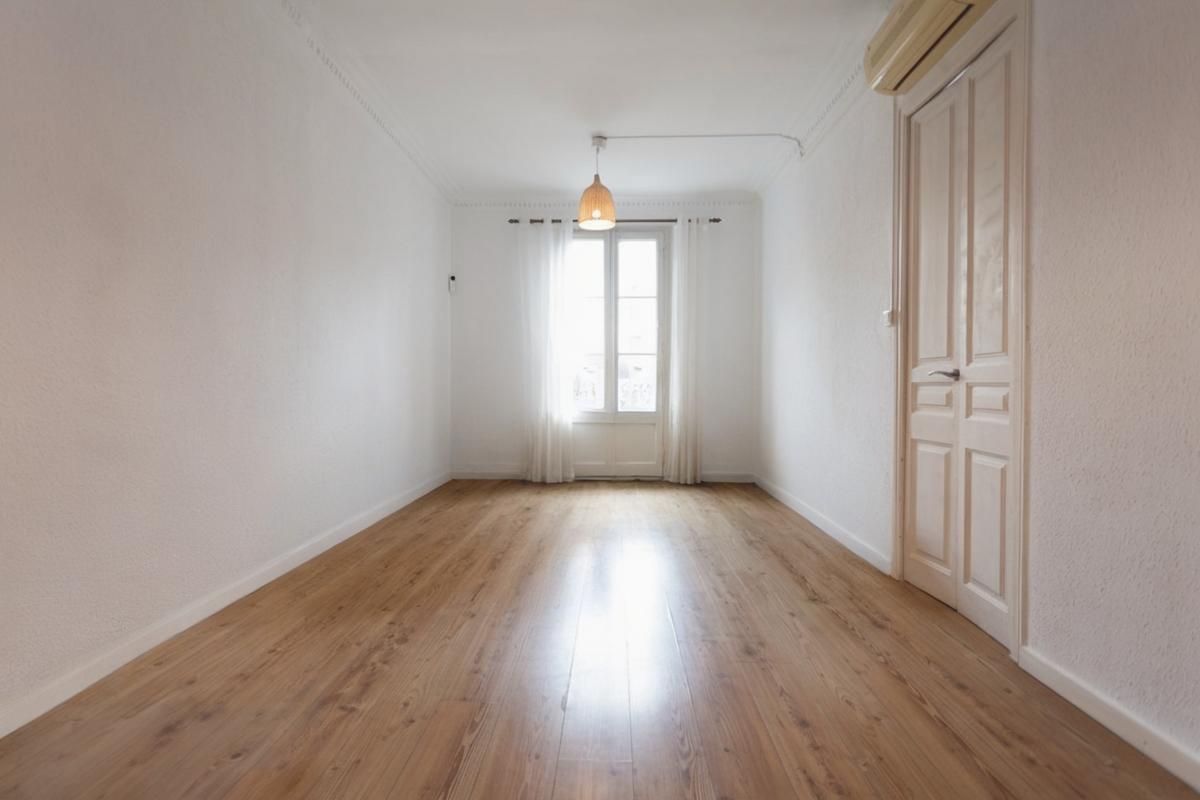 Habitación de Piso en venta en  Barcelona Capital con Calefacción y Balcón