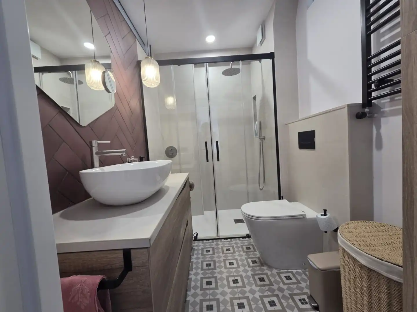 Bathroom of Flat for sale in Sevilla  with Air Conditioner and Terrace