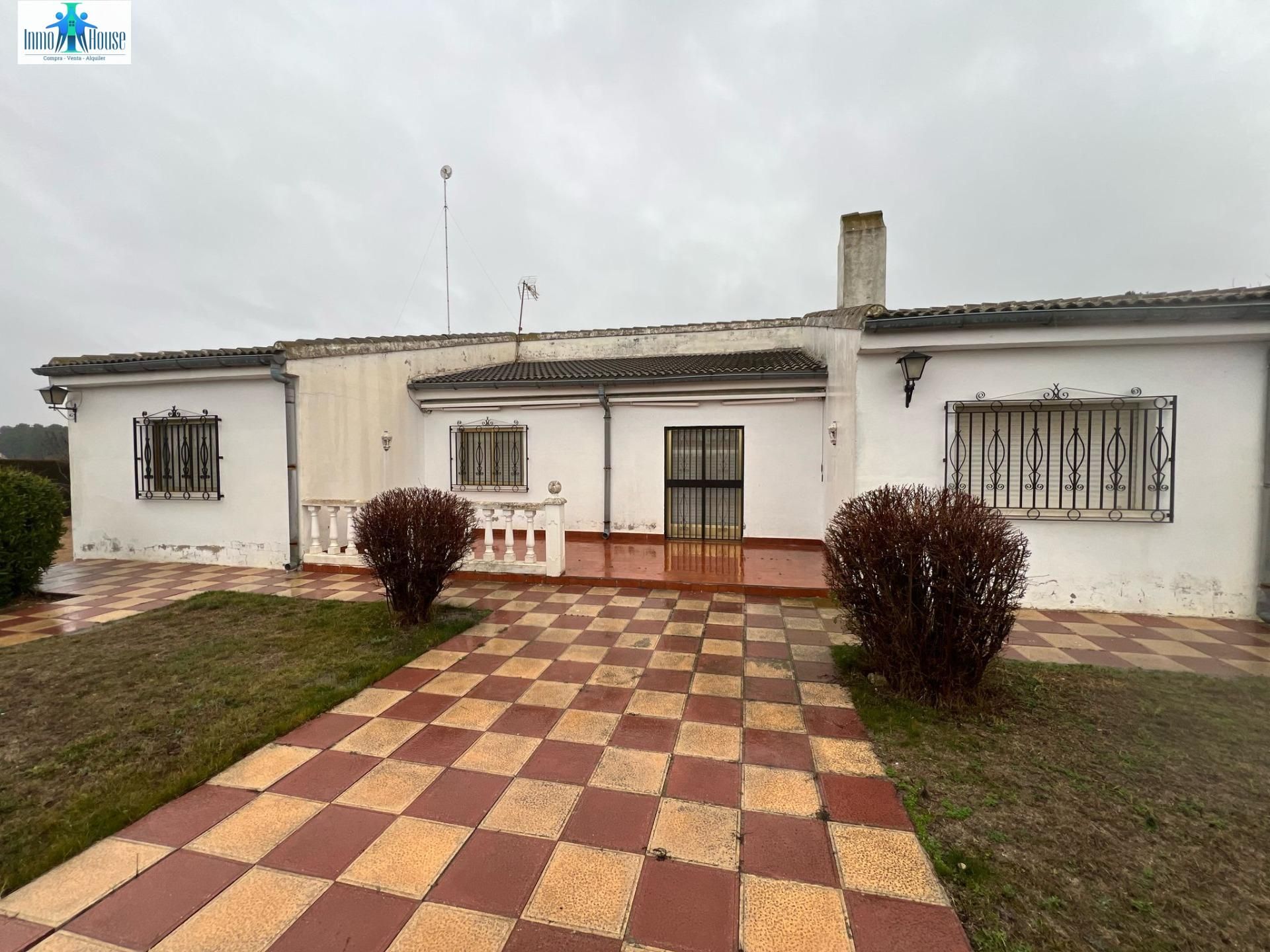 Vista exterior de Casa o xalet en venda en  Albacete Capital amb Calefacció, Jardí privat i Traster
