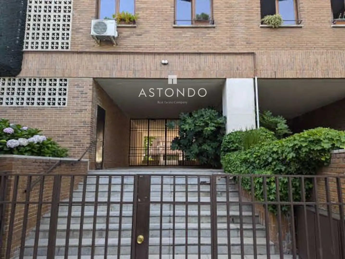 Vista exterior de Pis en venda en Madrid amb Aire condicionat, Calefacció i Traster
