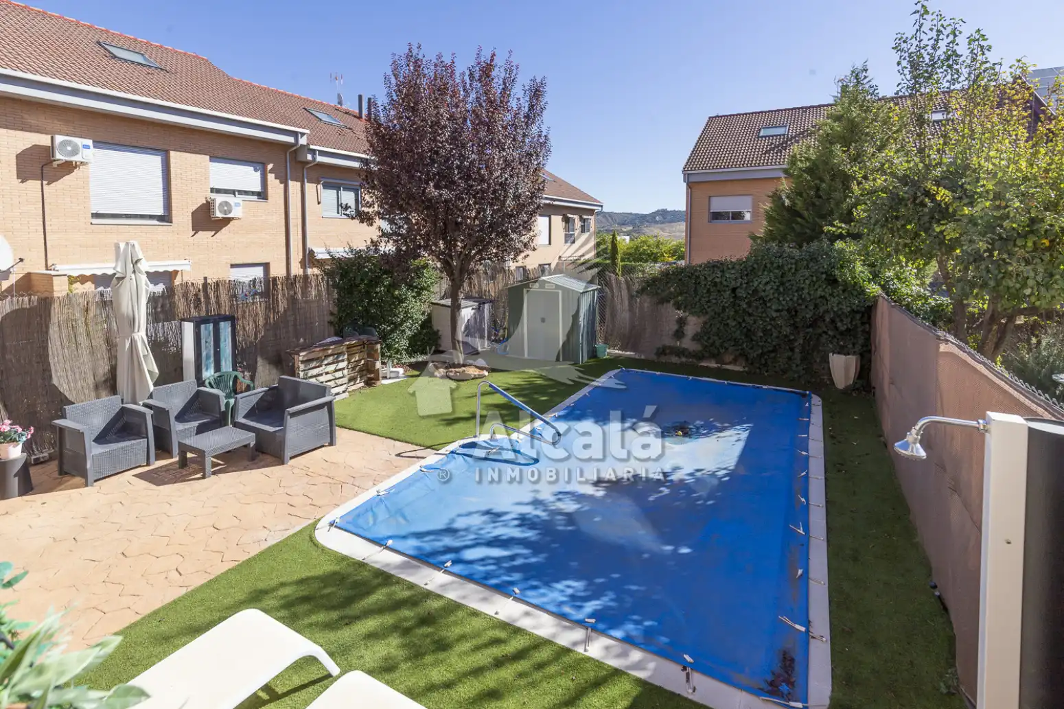 Piscina de Casa adosada en venda en Villalbilla amb Aire condicionat, Calefacció i Terrassa
