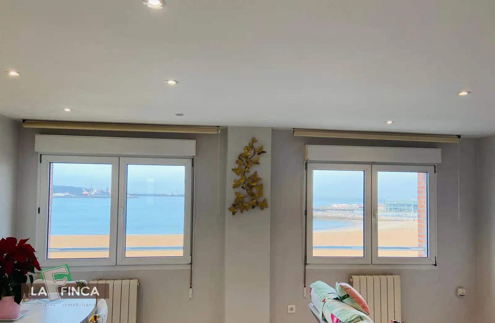 Dormitori de Pis en venda en Gijón  amb Calefacció, Traster i Moblat