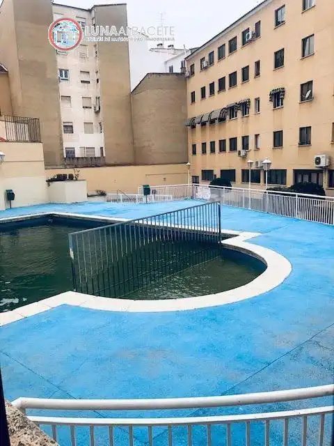 Piscina de Apartamento de alquiler en Albacete con Calefacción y Trastero