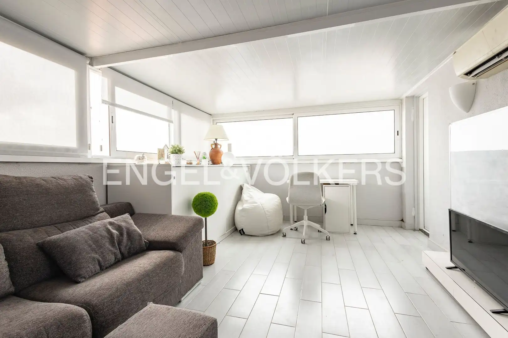 Balcony of Attic for sale in Esplugues de Llobregat  with Air Conditioner, Heating and Parquet flooring