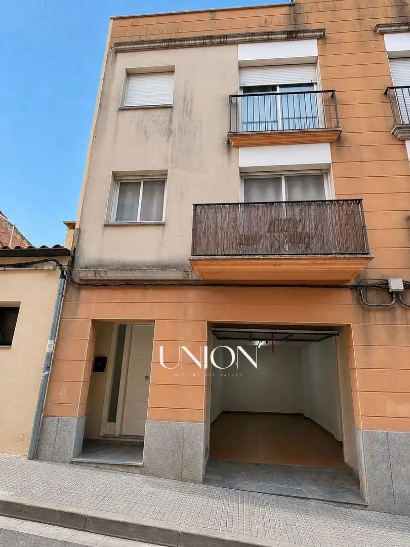 Außenansicht von Einfamilien-Reihenhaus zur Miete in Sant Feliu de Guíxols mit Klimaanlage, Heizung und Terrasse