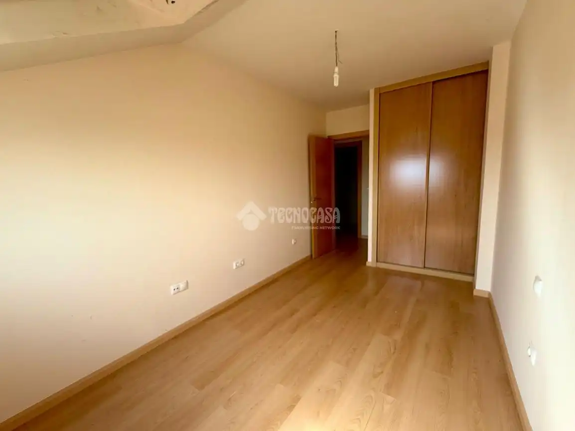 Habitación de Ático en venta en Villanubla con Calefacción, Parquet y Terraza