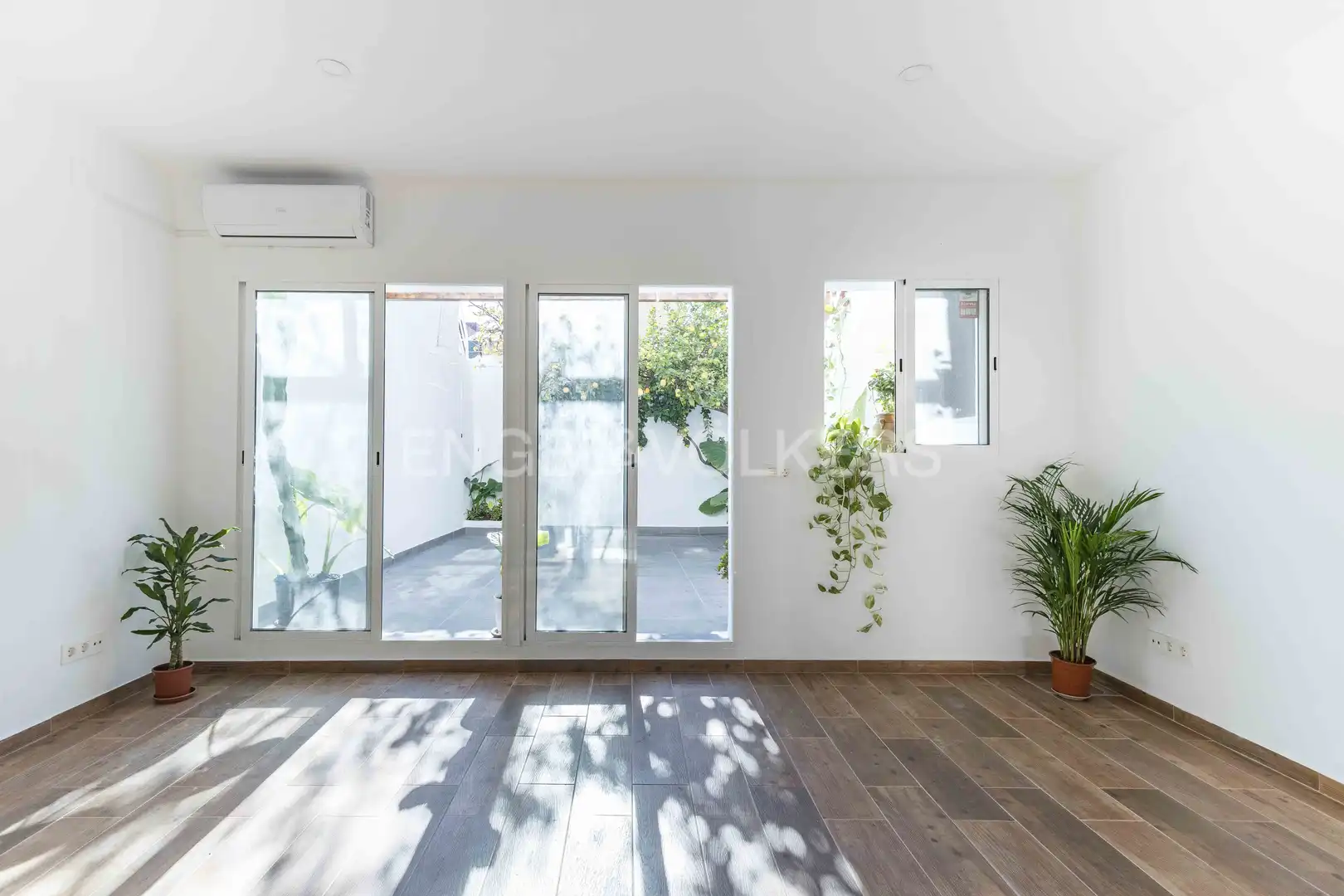 Vista exterior de Casa o chalet en venta en El Prat de Llobregat con Aire acondicionado, Calefacción y Jardín privado