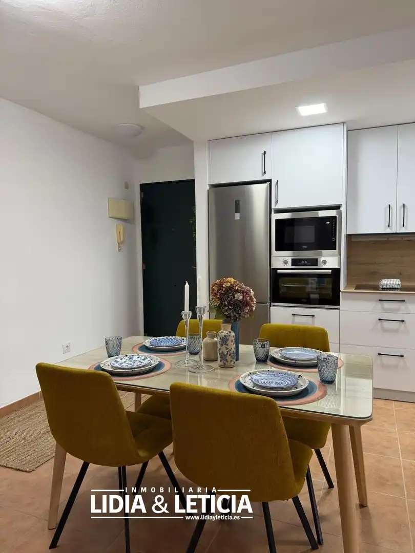 Esszimmer von Dachboden zum Verkauf in Zahara de los Atunes mit Privatgarten, Terrasse und Abstellraum